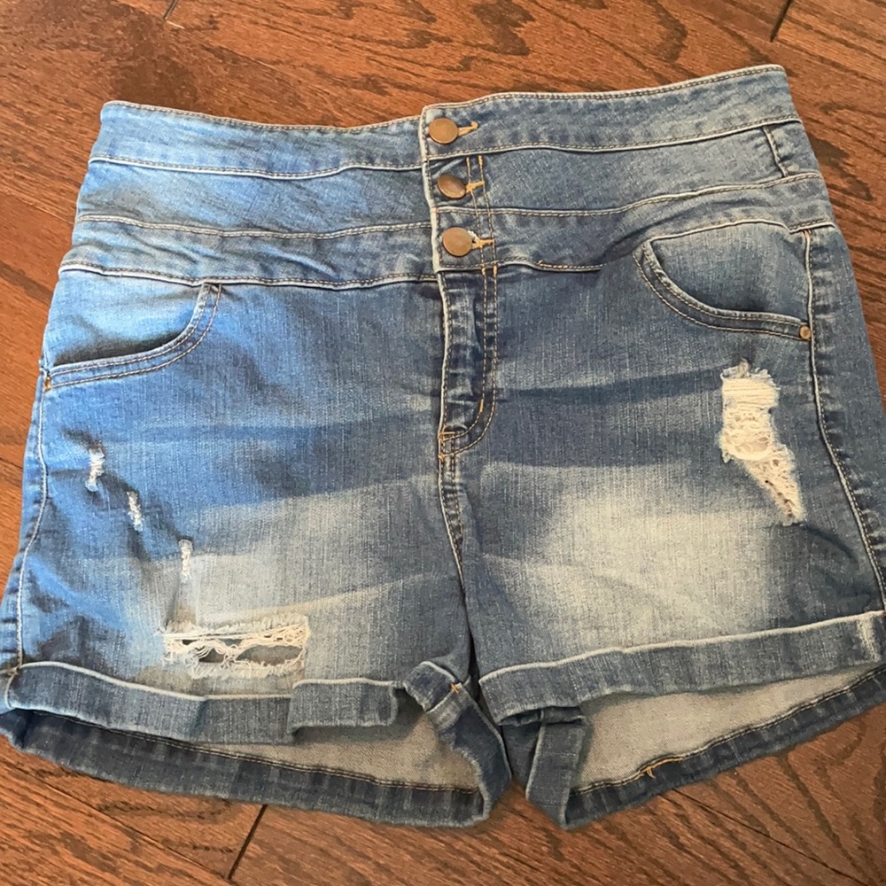 Tinseltown jean shorts.